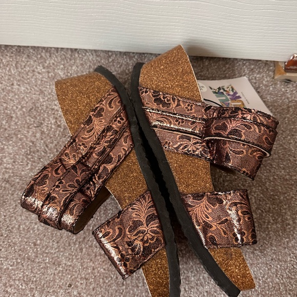 NWT Muk Luks Platfrom Sandals - Picture 5 of 10